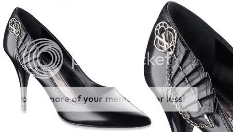 Louis Vuitton Carnaby Pump in Black Baby Goat Leather